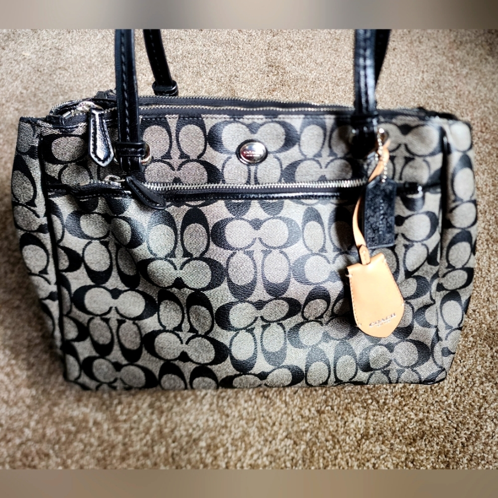 Peyton Signature Coach Purse